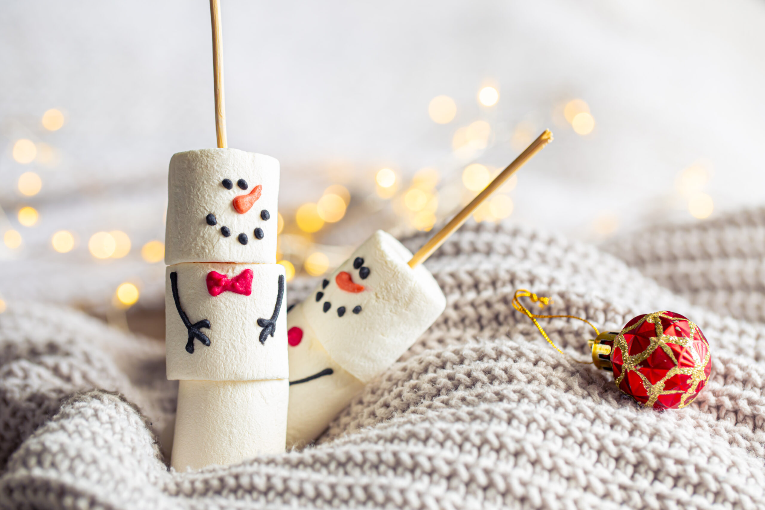 two-happy-funny-marshmallow-snowmen-christmas-winter-holiday-decoration